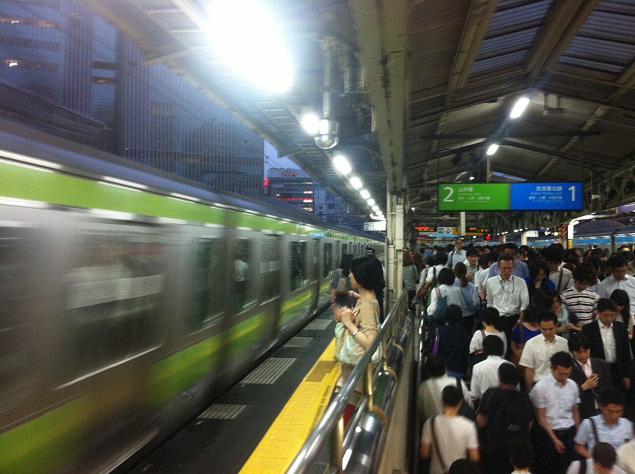 有楽町駅の通勤ラッシュ