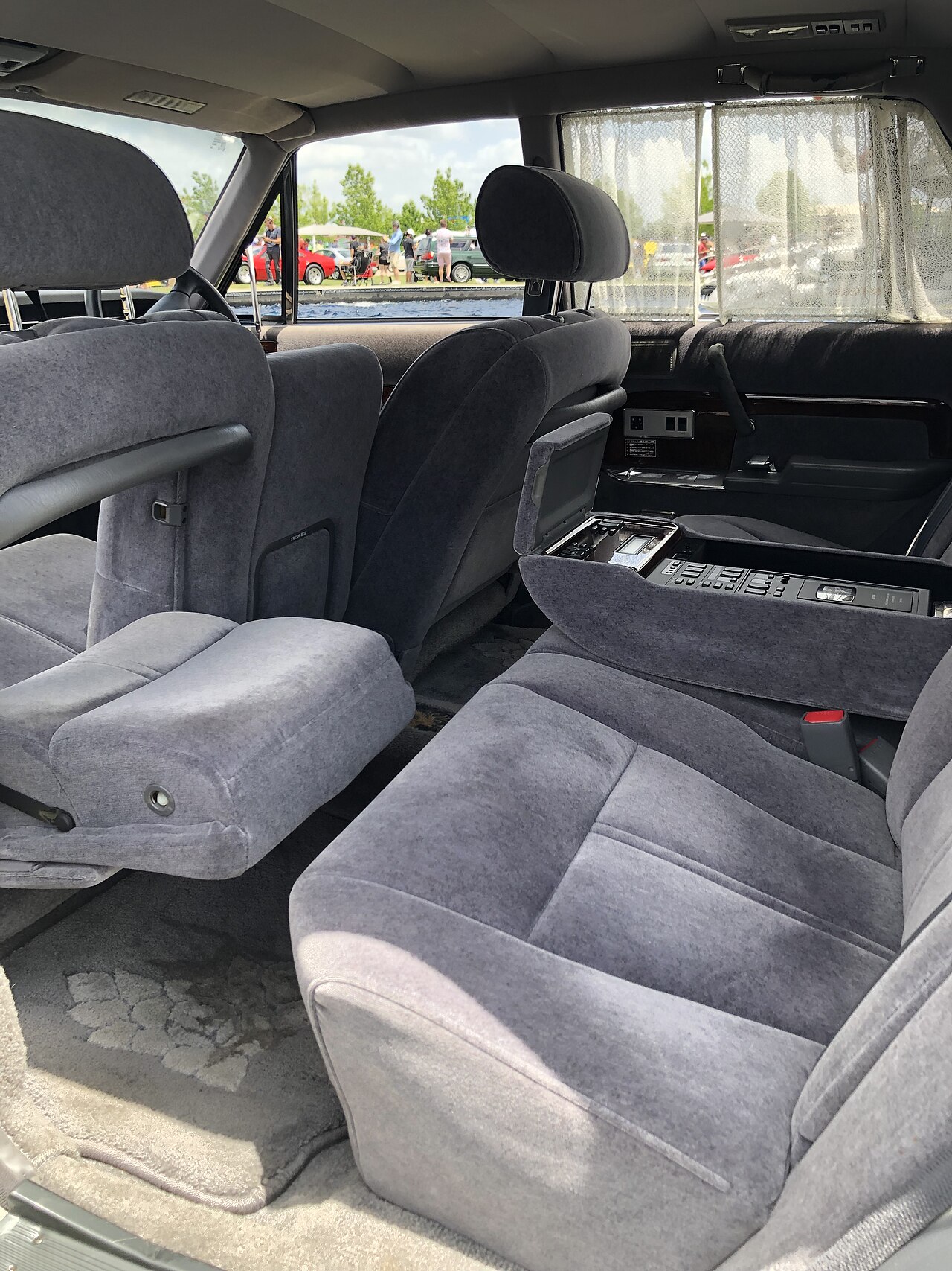 トヨタ・センチュリーG40の後席
