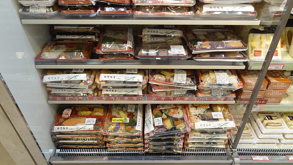 コンビニの弁当売り場