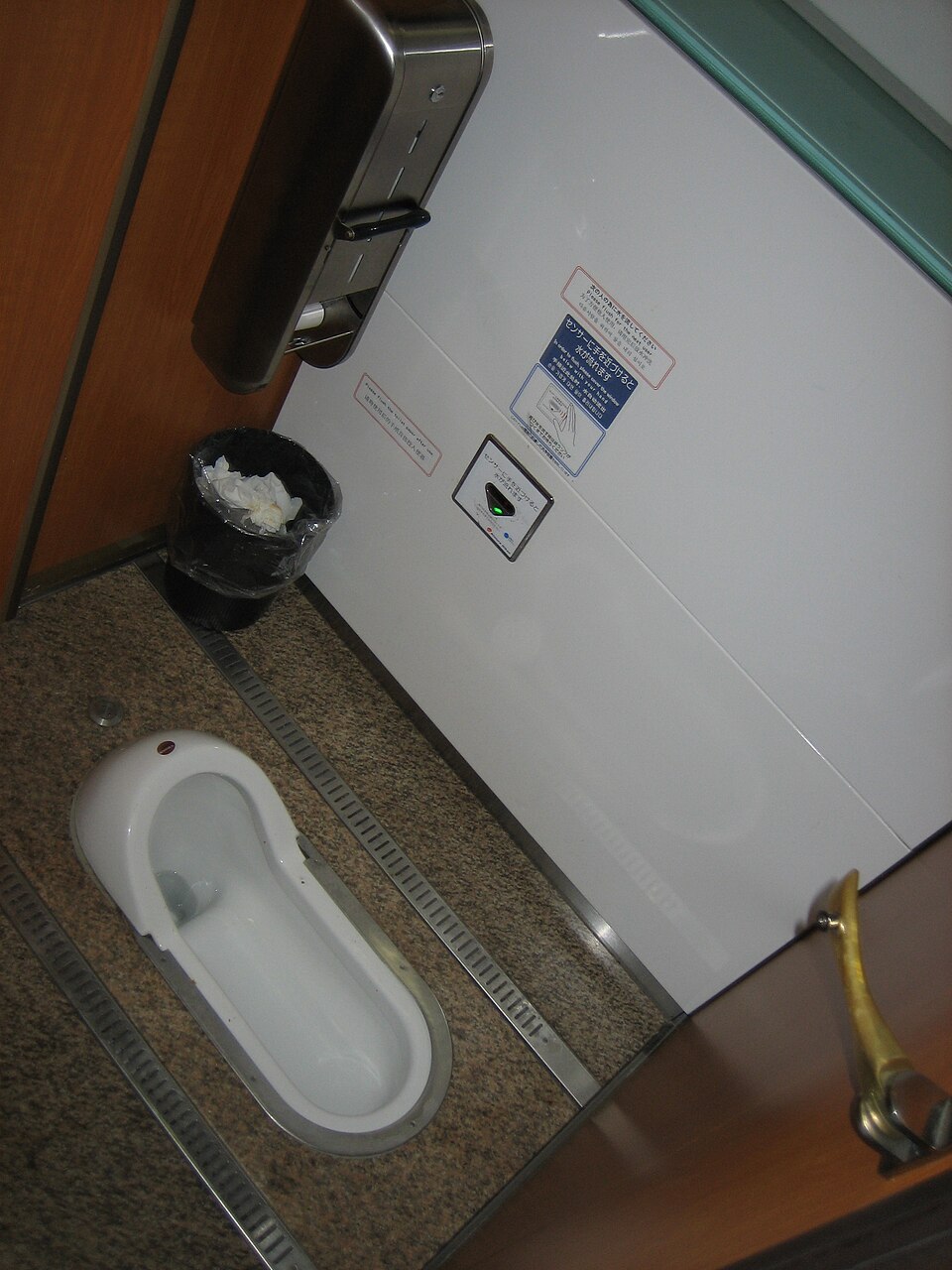 公衆トイレの和式便器