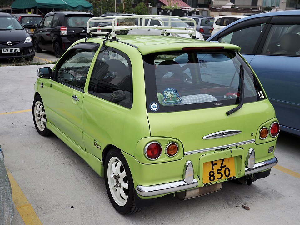 緑色にカスタムされたスバル・ヴィヴィオビストロ